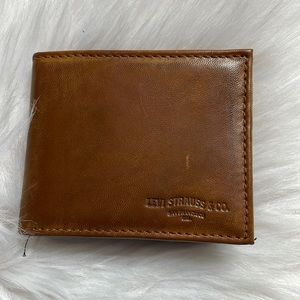 Mens Levi’s RFID-Blocking Extra Capacity Slimfold Wallet